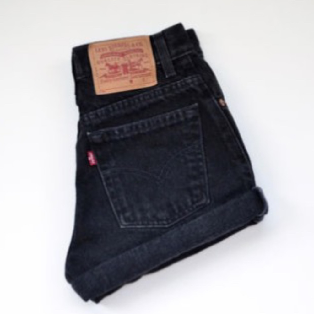 AUTHENTIC LEVI'S HIGH WAIST SHORTS